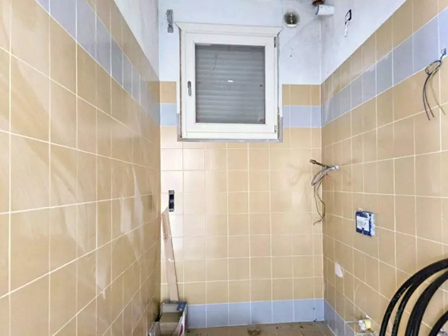 Immagine 4 di Negozio in vendita  in Piazzale Mariano Rumor, 36072 Chiampo VI, Italia a Chiampo