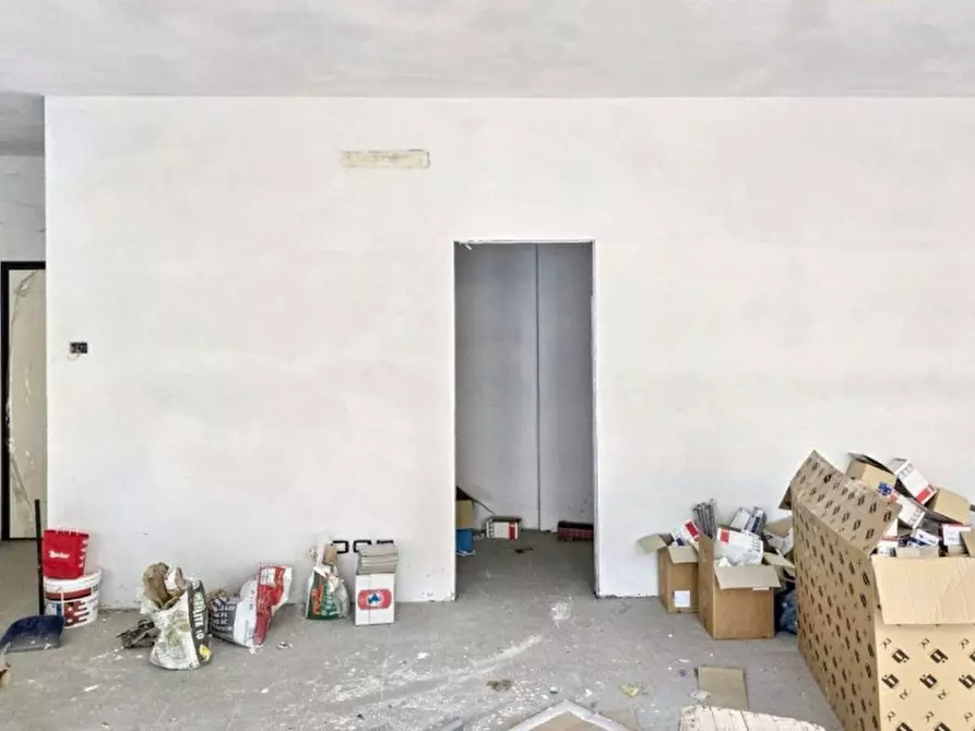 Immagine 3 di Negozio in vendita  in Piazzale Mariano Rumor, 36072 Chiampo VI, Italia a Chiampo