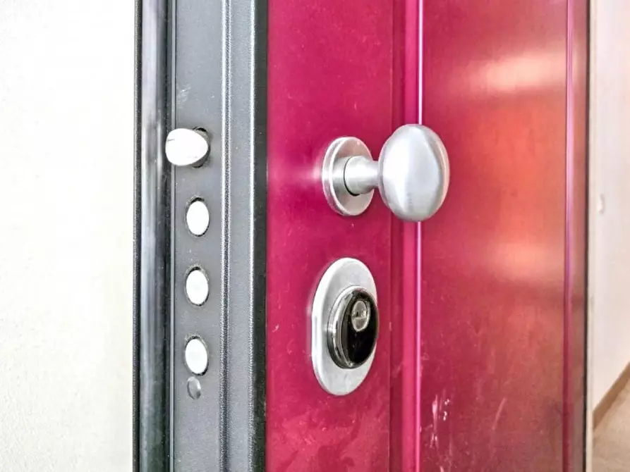 Immagine 9 di Negozio in vendita  in Piazzale Mariano Rumor, 36072 Chiampo VI, Italia a Chiampo