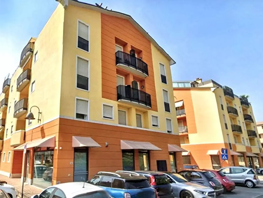 Immagine 10 di Negozio in vendita  in Piazzale Mariano Rumor, 36072 Chiampo VI, Italia a Chiampo