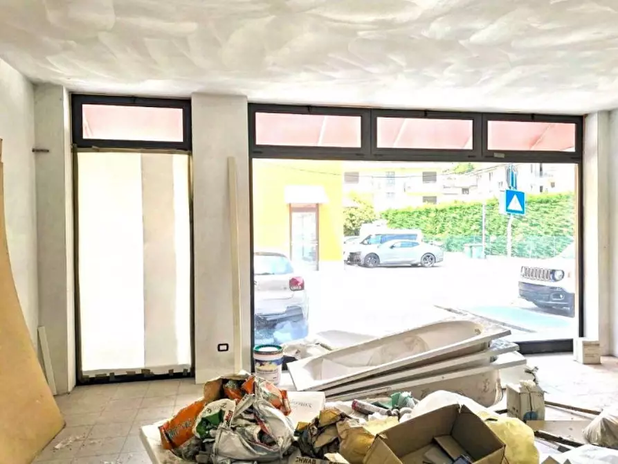 Immagine 1 di Negozio in vendita  in Piazzale Mariano Rumor, 36072 Chiampo VI, Italia a Chiampo