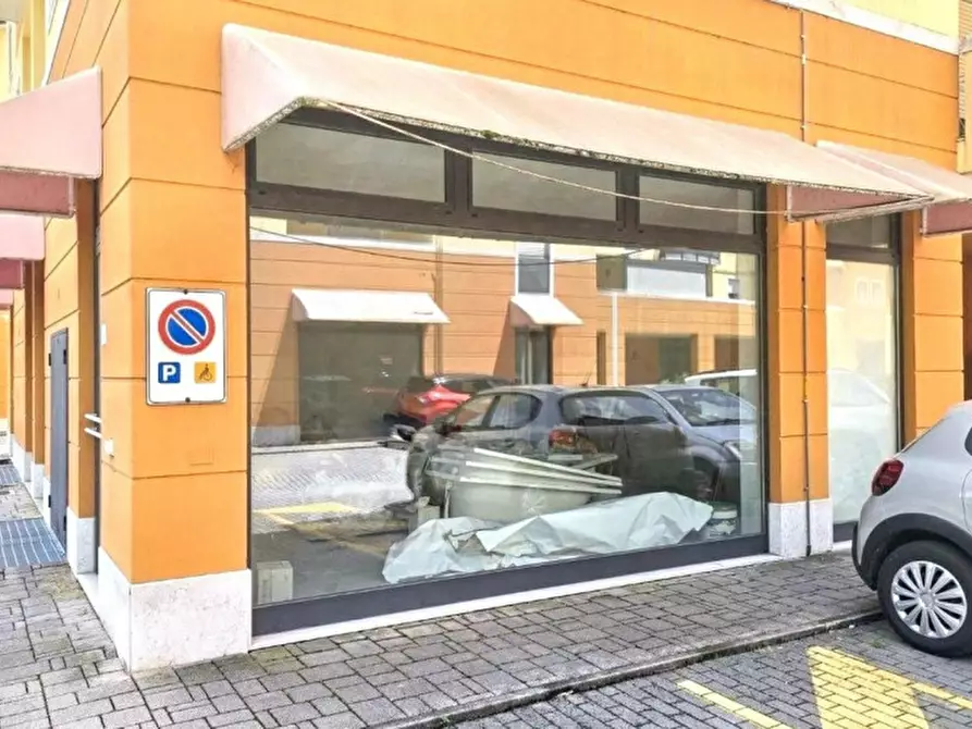Immagine 2 di Negozio in vendita  in Piazzale Mariano Rumor, 36072 Chiampo VI, Italia a Chiampo