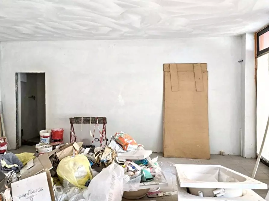 Immagine 7 di Negozio in vendita  in Piazzale Mariano Rumor, 36072 Chiampo VI, Italia a Chiampo
