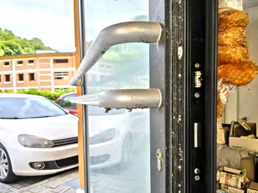 Immagine 9 di Negozio in vendita  in Piazzale Mariano Rumor, 36072 Chiampo VI, Italia a Chiampo