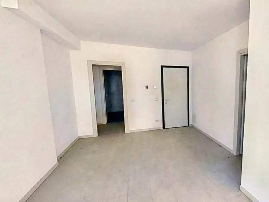 Immagine 7 di Ufficio in vendita  in Piazzale Mariano Rumor, 36072 Chiampo VI, Italia a Chiampo