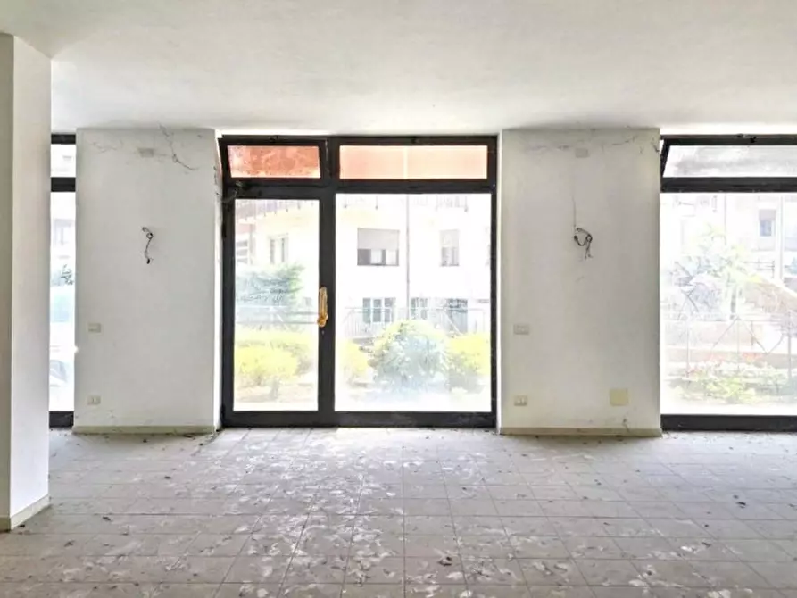 Immagine 1 di Negozio in vendita  in Piazzale Mariano Rumor, 36072 Chiampo VI, Italia a Chiampo