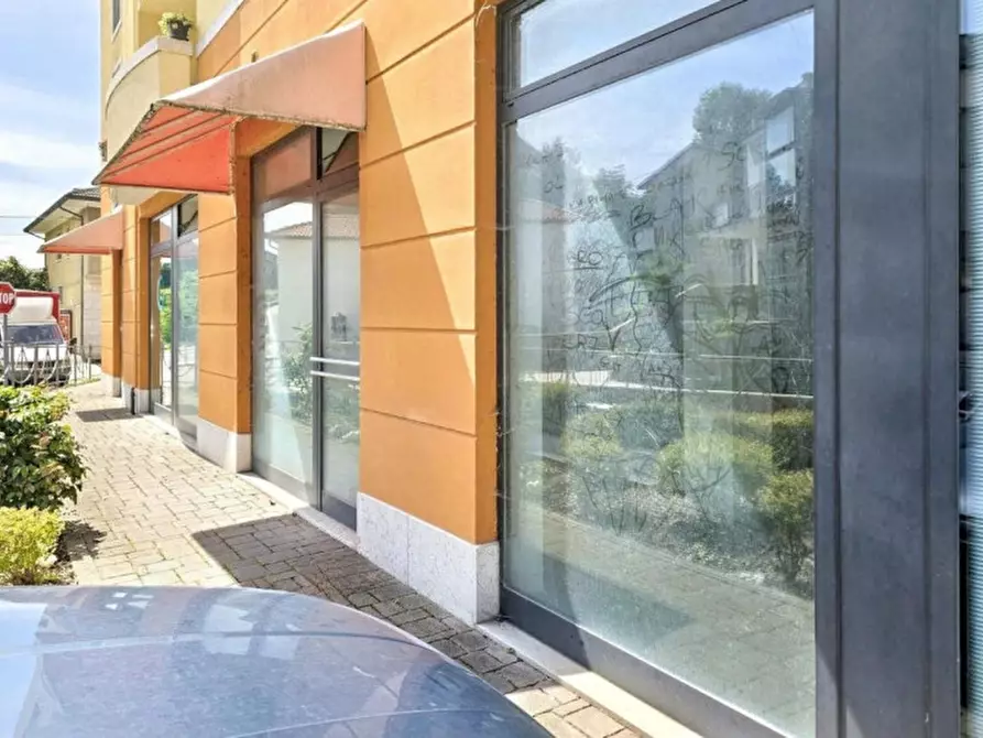 Immagine 2 di Negozio in vendita  in Piazzale Mariano Rumor, 36072 Chiampo VI, Italia a Chiampo