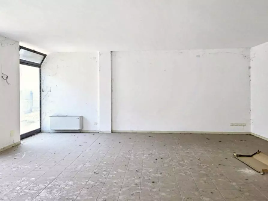 Immagine 6 di Negozio in vendita  in Piazzale Mariano Rumor, 36072 Chiampo VI, Italia a Chiampo
