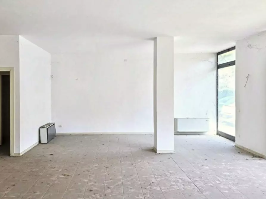 Immagine 7 di Negozio in vendita  in Piazzale Mariano Rumor, 36072 Chiampo VI, Italia a Chiampo