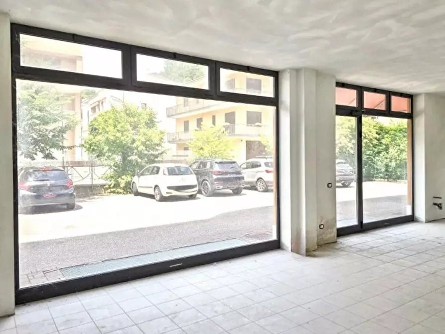 Immagine 1 di Negozio in vendita  in Piazzale Mariano Rumor, 36072 Chiampo VI, Italia a Chiampo