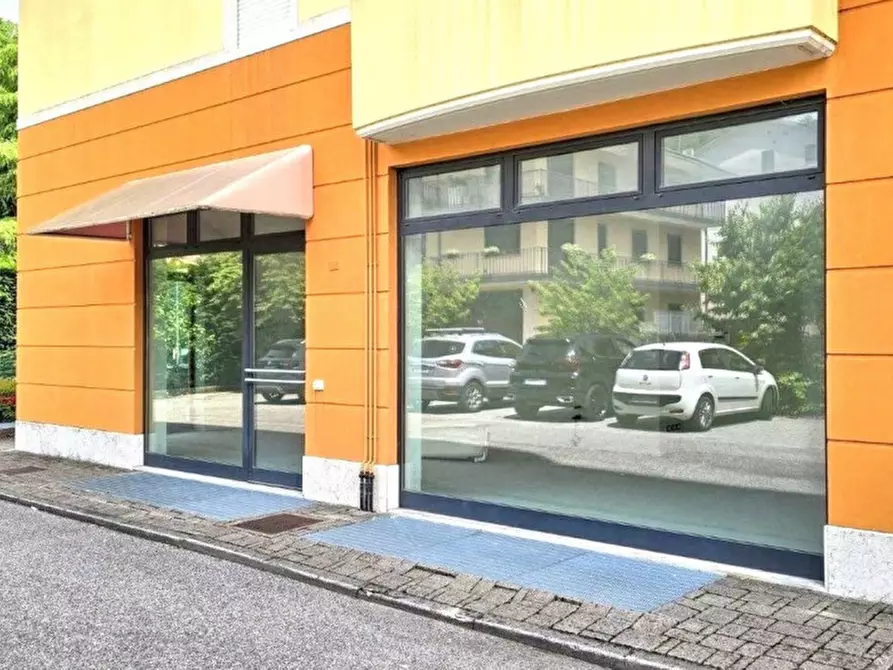 Immagine 2 di Negozio in vendita  in Piazzale Mariano Rumor, 36072 Chiampo VI, Italia a Chiampo