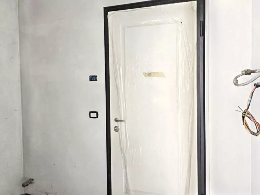 Immagine 7 di Negozio in vendita  in Piazzale Mariano Rumor, 36072 Chiampo VI, Italia a Chiampo