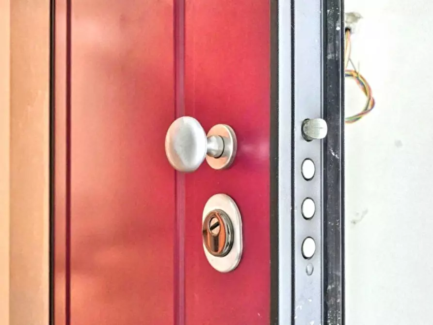 Immagine 9 di Negozio in vendita  in Piazzale Mariano Rumor, 36072 Chiampo VI, Italia a Chiampo