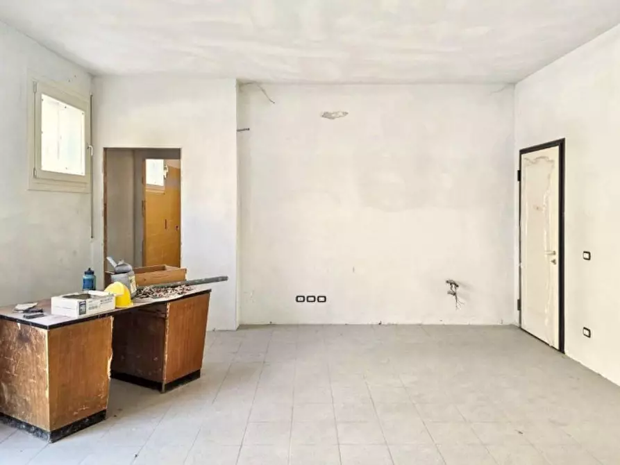 Immagine 7 di Negozio in vendita  in Piazzale Mariano Rumor, 36072 Chiampo VI, Italia a Chiampo