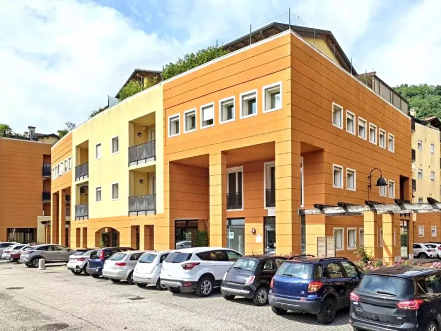 Immagine 2 di Ufficio in vendita  in Piazzale Mariano Rumor, 36072 Chiampo VI, Italia a Chiampo