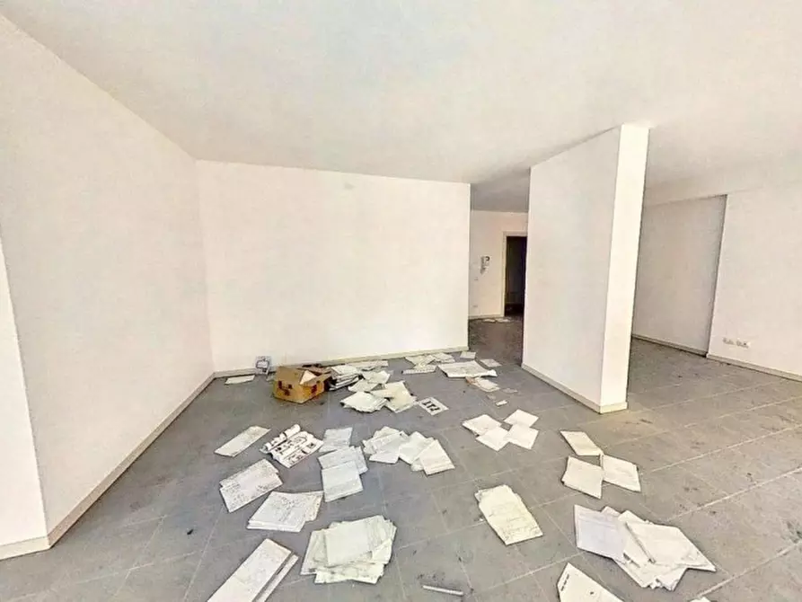 Immagine 6 di Ufficio in vendita  in Piazzale Mariano Rumor, 36072 Chiampo VI, Italia a Chiampo