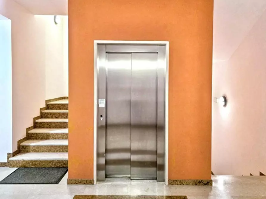 Immagine 9 di Ufficio in vendita  in Piazzale Mariano Rumor, 36072 Chiampo VI, Italia a Chiampo