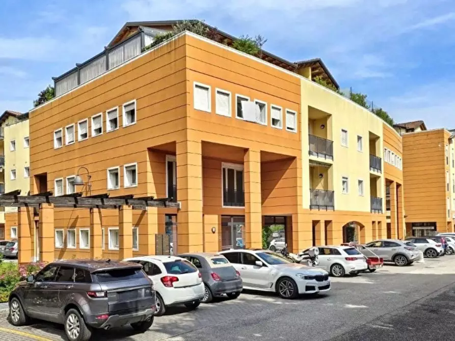 Immagine 10 di Ufficio in vendita  in Piazzale Mariano Rumor, 36072 Chiampo VI, Italia a Chiampo