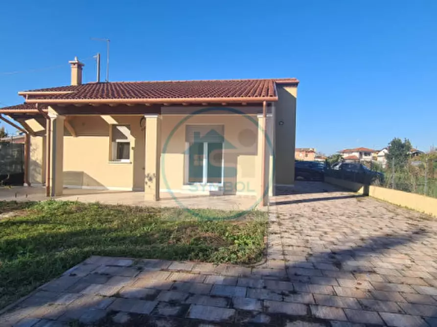 Immagine 1 di Casa indipendente in vendita  in Via Maria Montessori a Mira