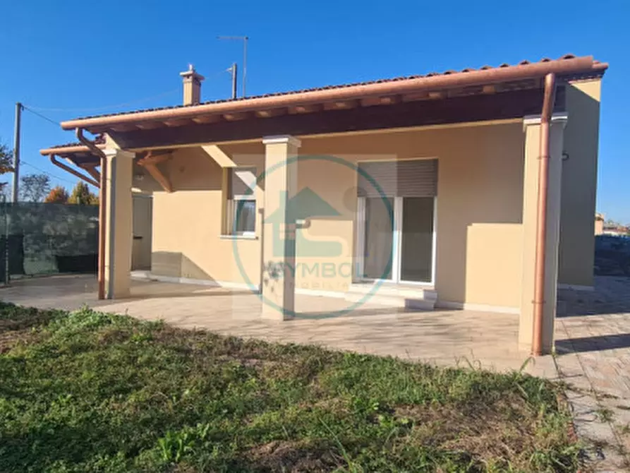 Immagine 1 di Casa indipendente in vendita  in Via Maria Montessori a Mira