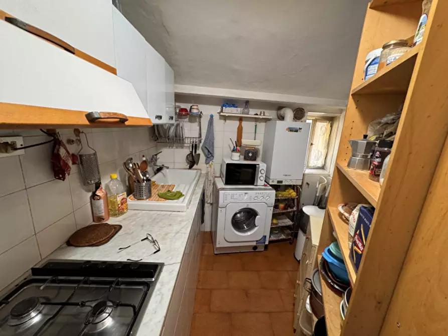 Immagine 4 di Appartamento in vendita  in piazza del Carmine a Genova