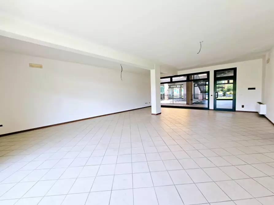 Immagine 1 di Negozio in vendita  in VIA EZIO FRANCESCHINI a Este