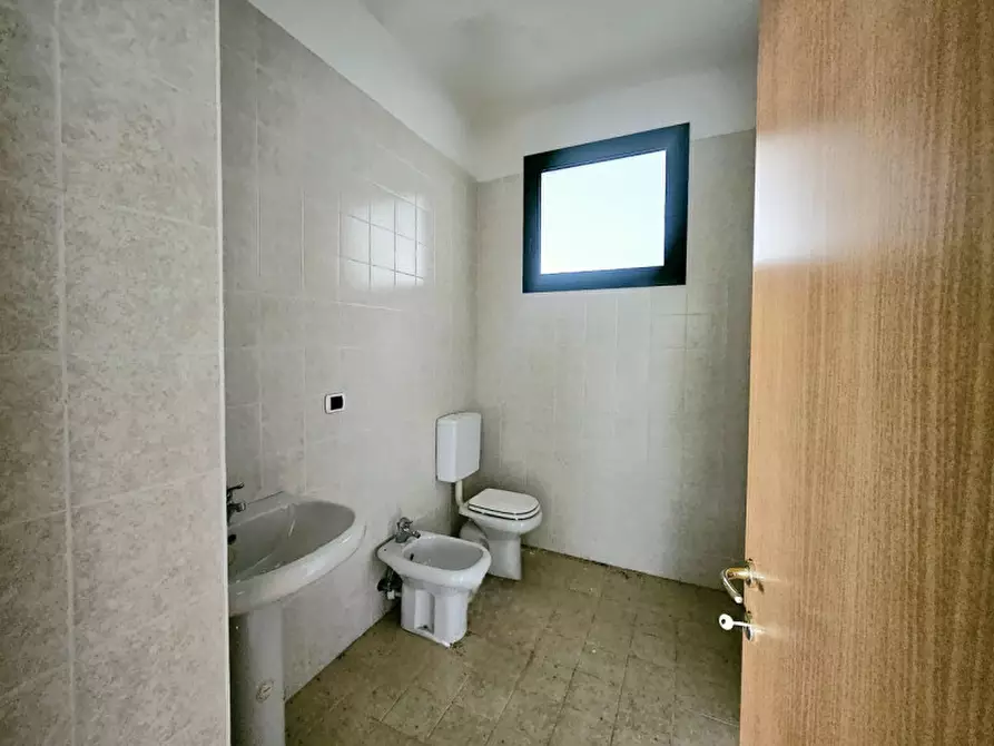 Immagine 5 di Negozio in vendita  in VIA EZIO FRANCESCHINI a Este