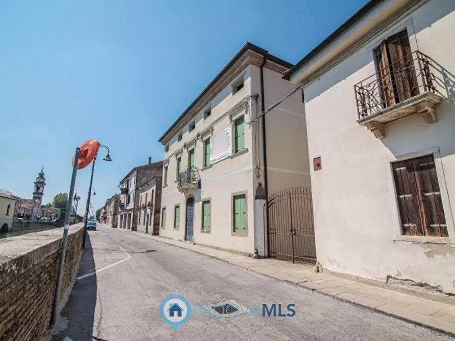 Immagine 1 di Palazzo in vendita  in Via Terme a Battaglia Terme