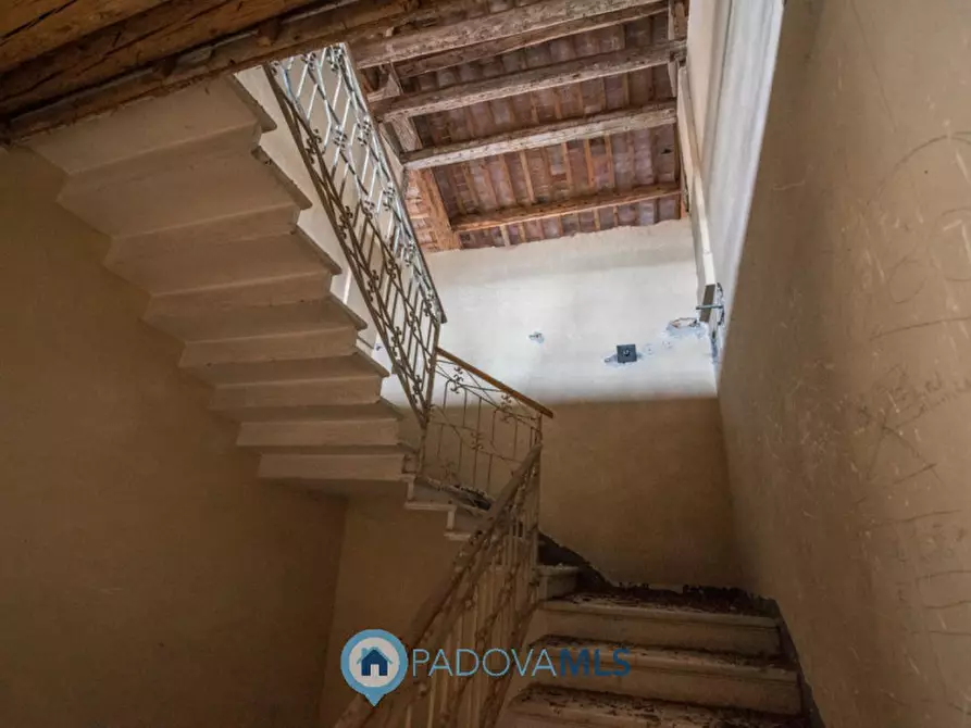 Immagine 10 di Palazzo in vendita  in Via Terme a Battaglia Terme