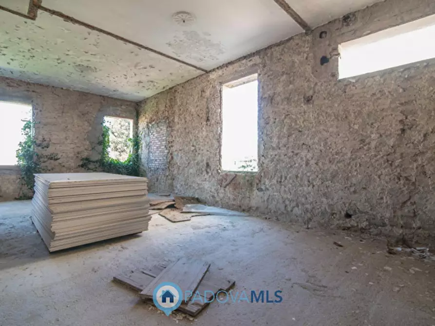 Immagine 12 di Palazzo in vendita  in Via Terme a Battaglia Terme