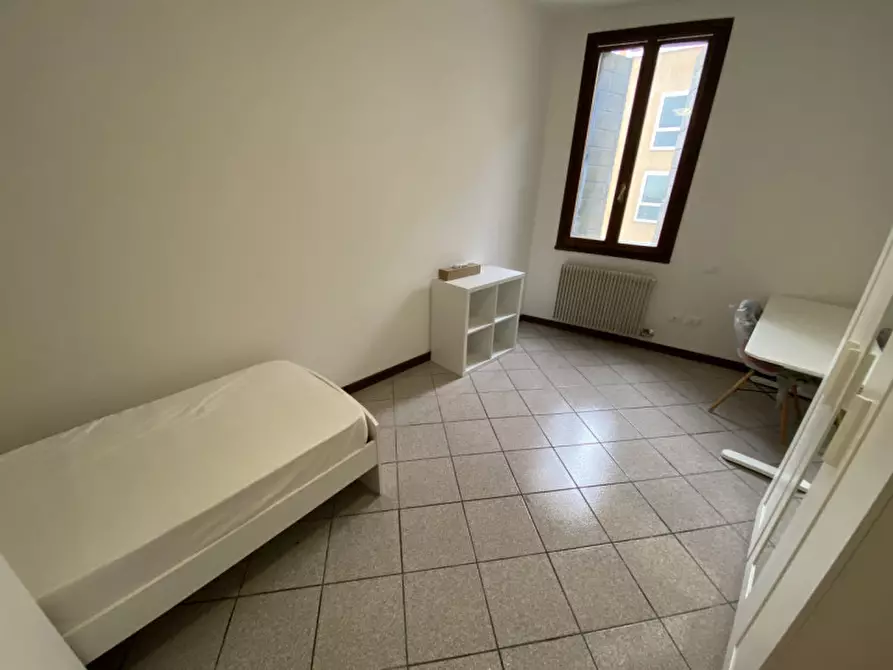 Immagine 2 di Camera in affitto  a Padova