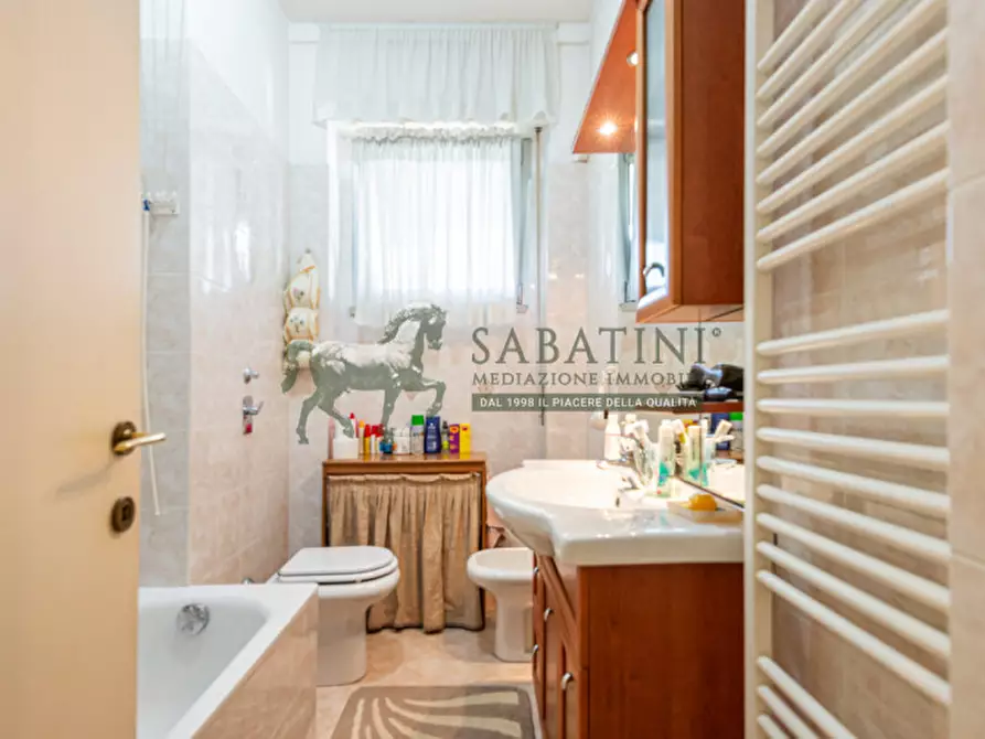 Immagine 13 di Appartamento in vendita  in Via Valtellina 62 a Milano