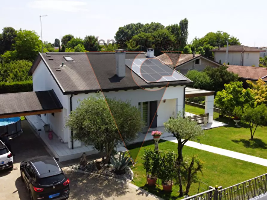 Immagine 3 di Villa in vendita  in Via Trento a Saonara