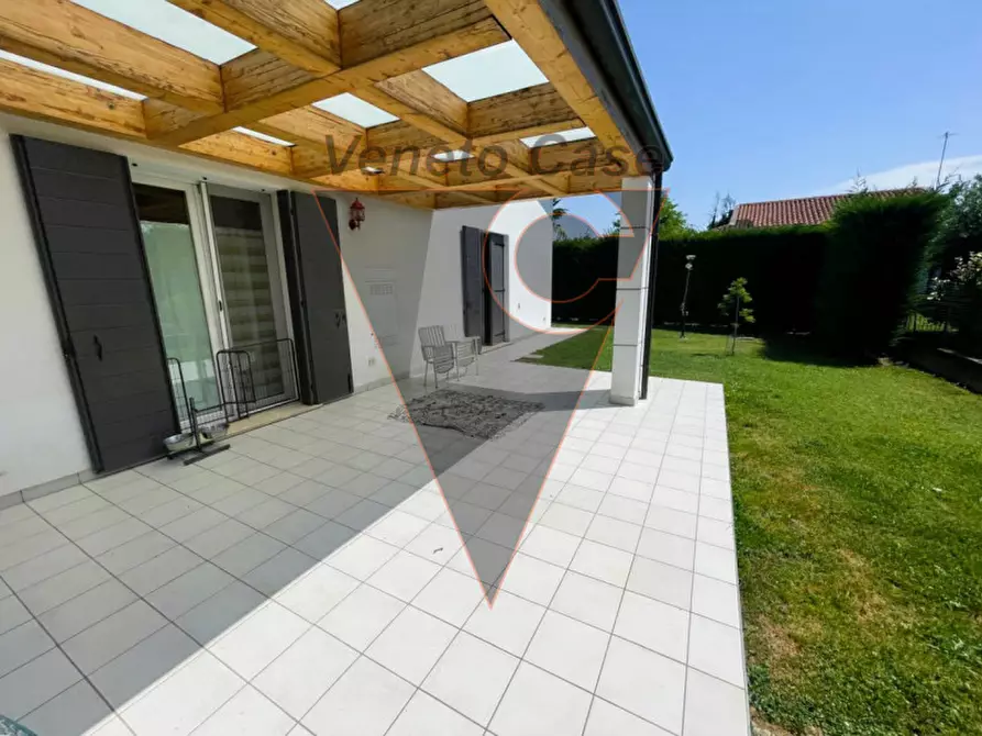 Immagine 7 di Villa in vendita  in Via Trento a Saonara