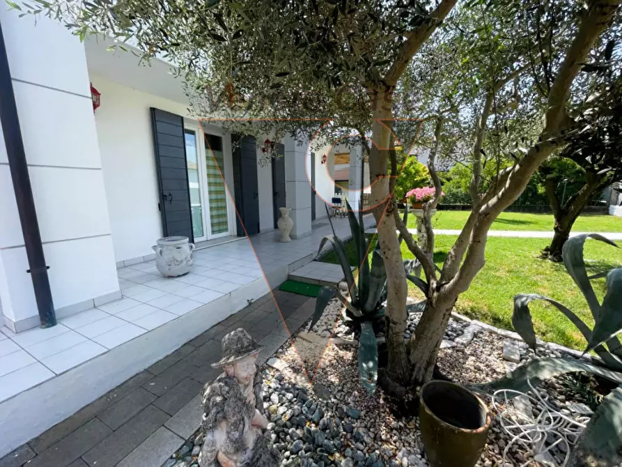 Immagine 9 di Villa in vendita  in Via Trento a Saonara