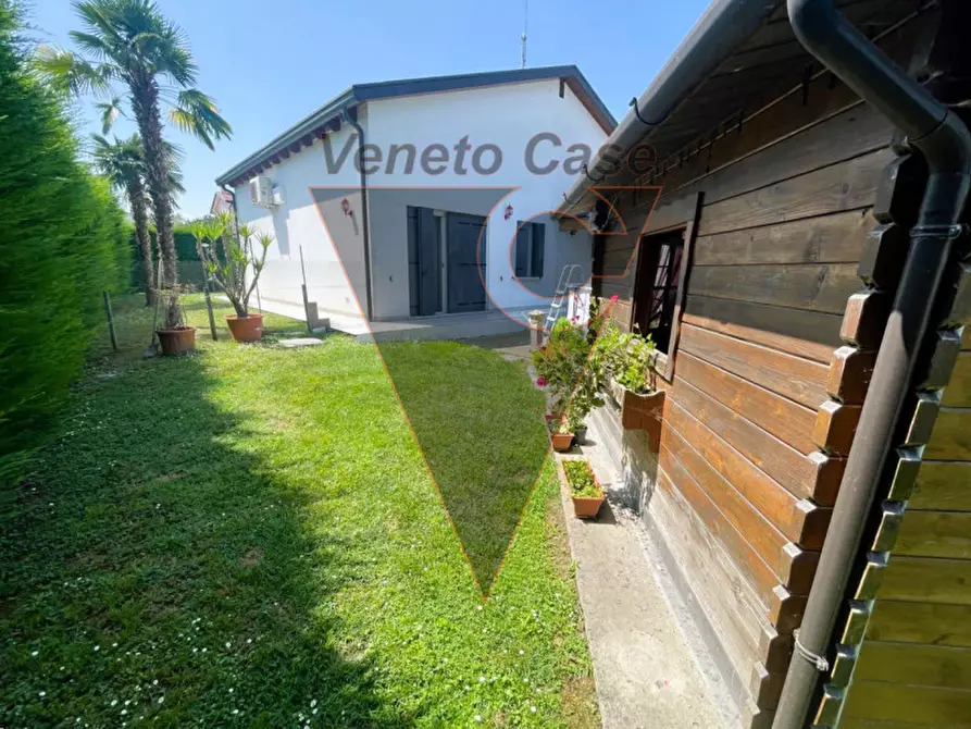 Immagine 10 di Villa in vendita  in Via Trento a Saonara