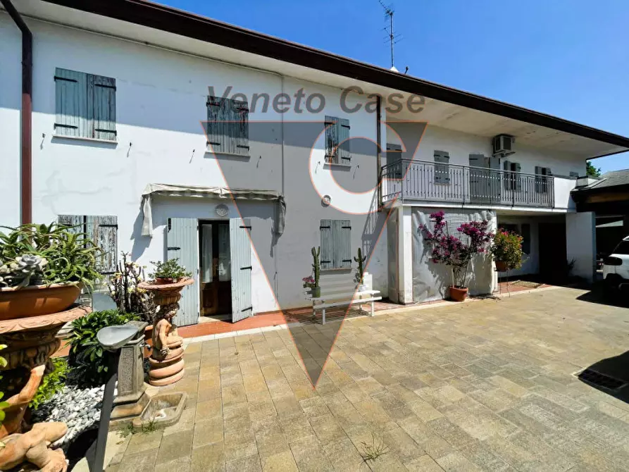 Immagine 31 di Villa in vendita  in Via Trento a Saonara