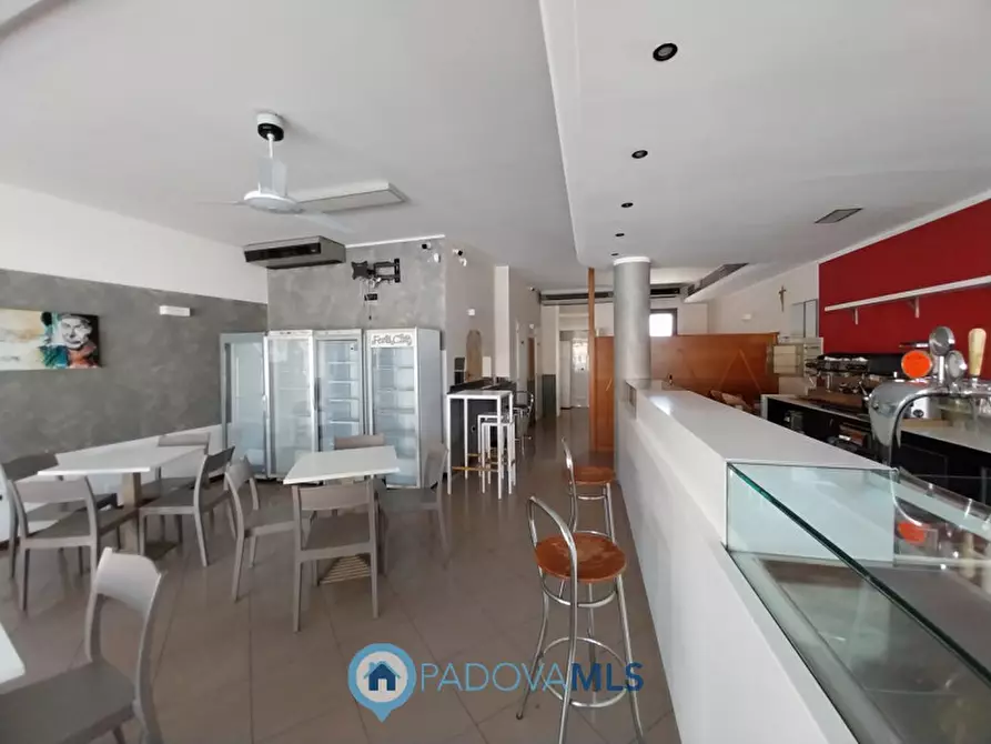 Immagine 3 di Negozio in vendita  in Via Castello, 14A a Pernumia