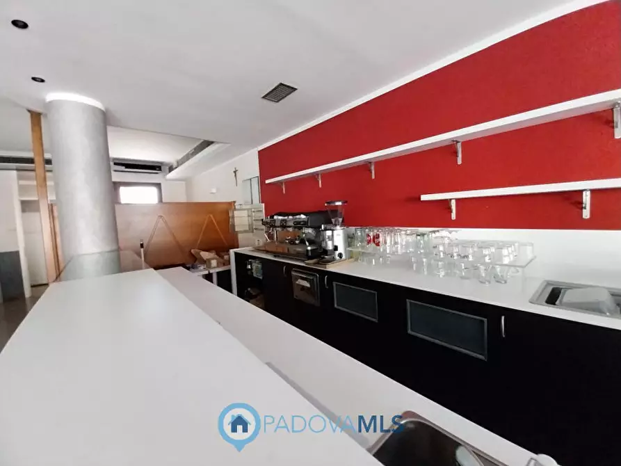 Immagine 4 di Negozio in vendita  in Via Castello, 14A a Pernumia