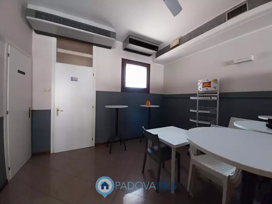 Immagine 6 di Negozio in vendita  in Via Castello, 14A a Pernumia