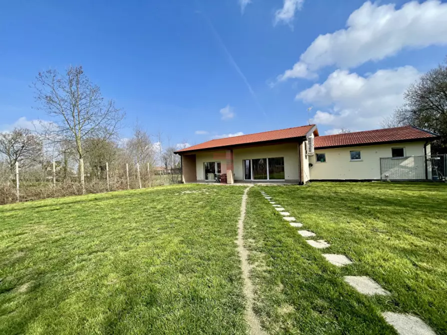 Immagine 1 di Villa in vendita  in Via 2 Giugno a Legnaro