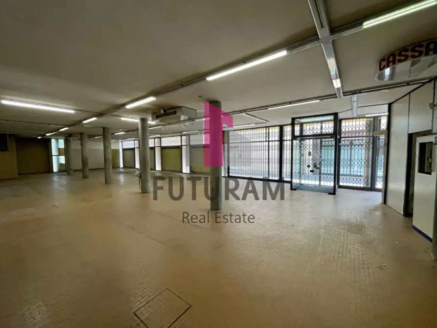 Immagine 30 di Negozio in affitto  in via nazionale 1 a Mira