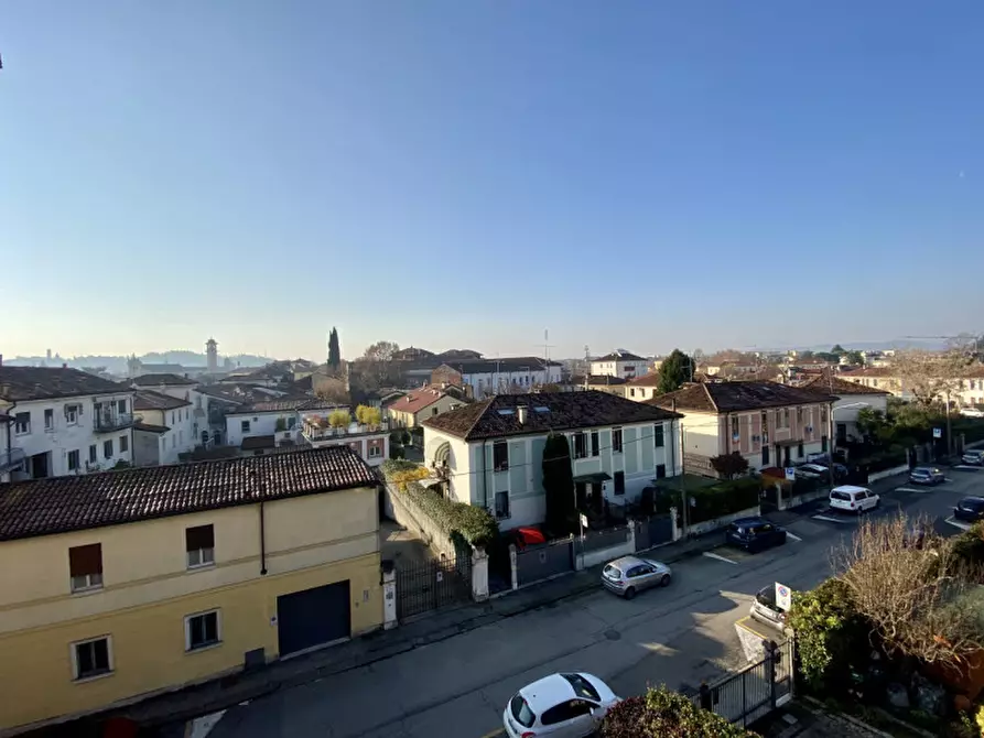 Immagine 10 di Appartamento in vendita  in Via Torquato Tasso, 2 a Vicenza