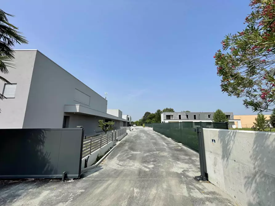 Immagine 9 di Casa bifamiliare in vendita  in Via Dante a Rubano