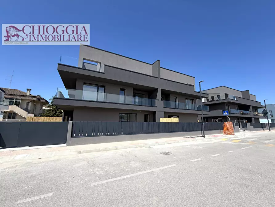 Immagine 2 di Casa quadrifamiliare in vendita  in Viale Mediterraneo a Chioggia