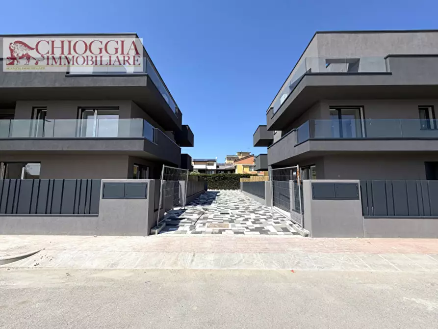 Immagine 3 di Casa quadrifamiliare in vendita  in Viale Mediterraneo a Chioggia