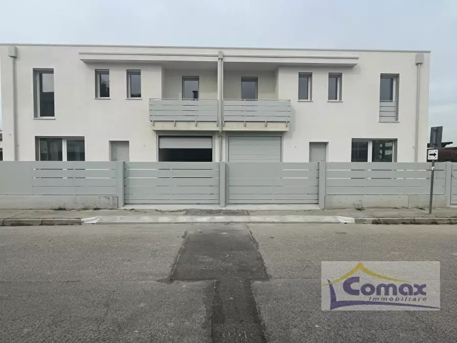Immagine 1 di Casa quadrifamiliare in vendita  in Via Roma a Rubano