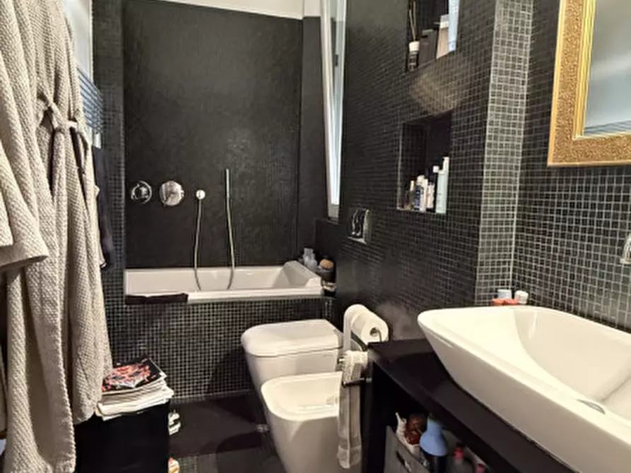 Immagine 21 di Appartamento in vendita  a Ancona