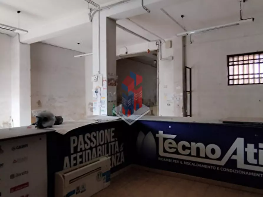 Immagine 3 di Negozio in affitto  in POGGIOREALE - VIA TRACCIA a Napoli