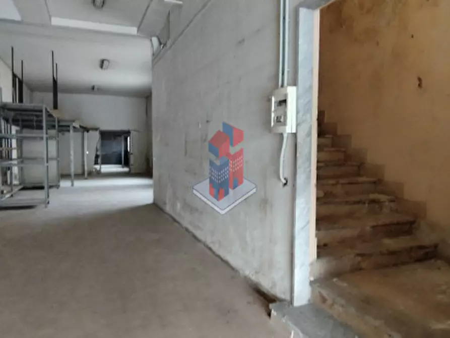 Immagine 6 di Negozio in affitto  in POGGIOREALE - VIA TRACCIA a Napoli